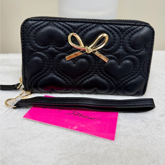 Betsey Johnson Handbags - Betsey Johnson Wristlet